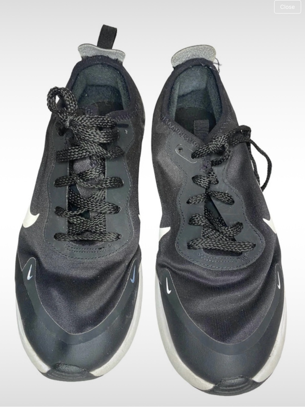 Nike Women's Black and White Lightweight Sneakers